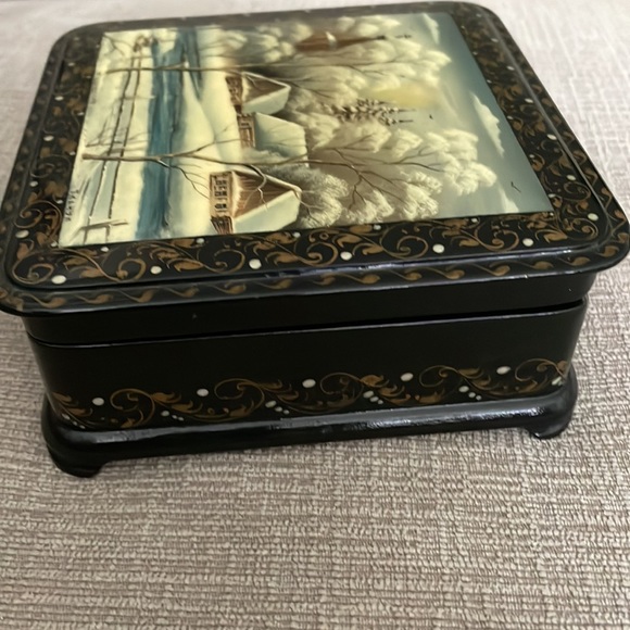 Rare Vtg USSR Russian FEDOSKINO Hand Painted Lacquer Wooden Box Signed by Artist - Picture 8 of 9